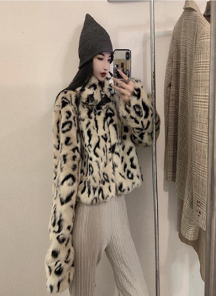 Eckek - Retro Leopard Print Quilted Short Coat Women's Autumn Winter Thickening Korean Loose Top Faux Fur Coat - Image 1