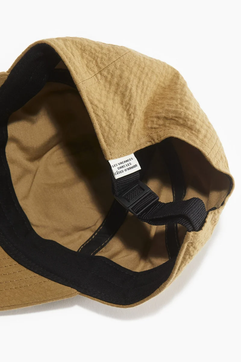 اتش اند ام قبعة بنمط الوافل