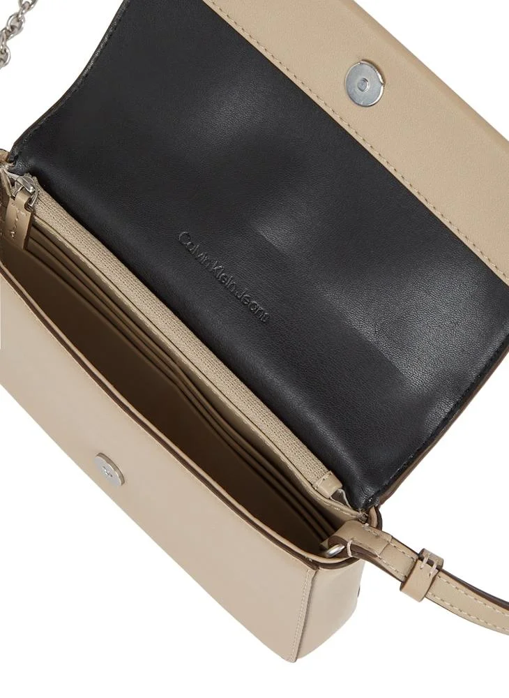 Calvin Klein Jeans Sculpted Ew Flap Phone Crossbody