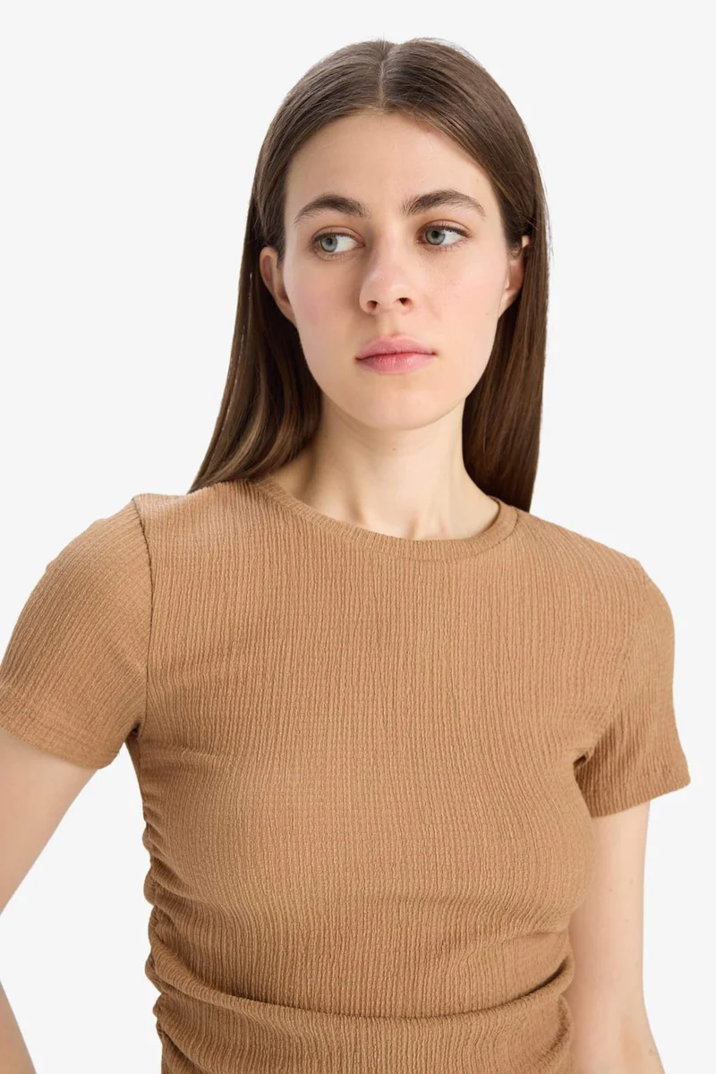 ديفاكتو Slim Fit Crew Neck Short Sleeve T-Shirt