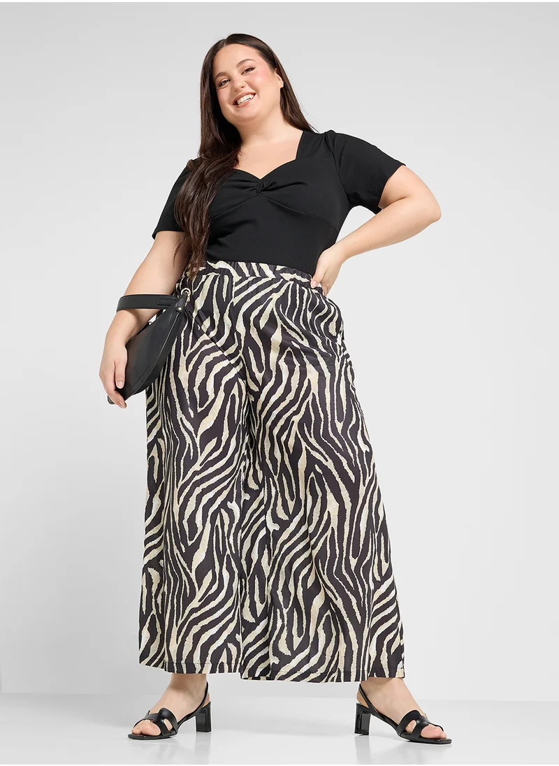 Ginger Plus Sweetheart Neckline Fitted Top