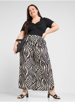 Ginger Plus Sweetheart Neckline Fitted Top  - Image 4