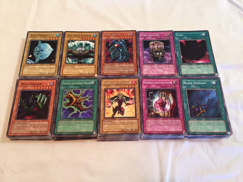 Yu-Gi-Oh 500 بطاقة يوجيوه متنوعة بما في ذلك بطاقات نادرة، نادرة جداً وبطاقات هولوجرافية - Image 1