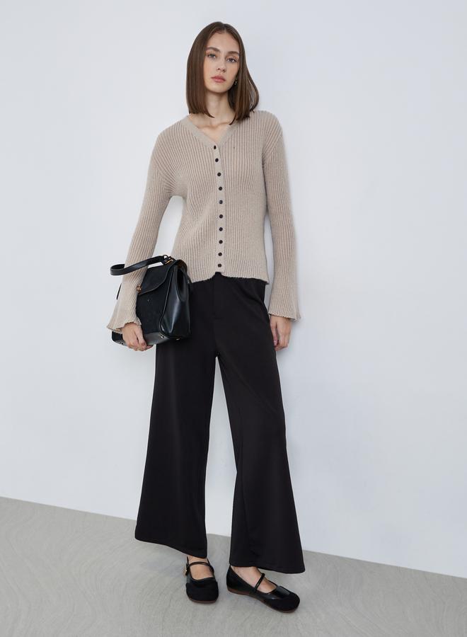 ستايلي بلوزة محبوكة مضلعة بأزرار وأكمام جرسية - Image 2