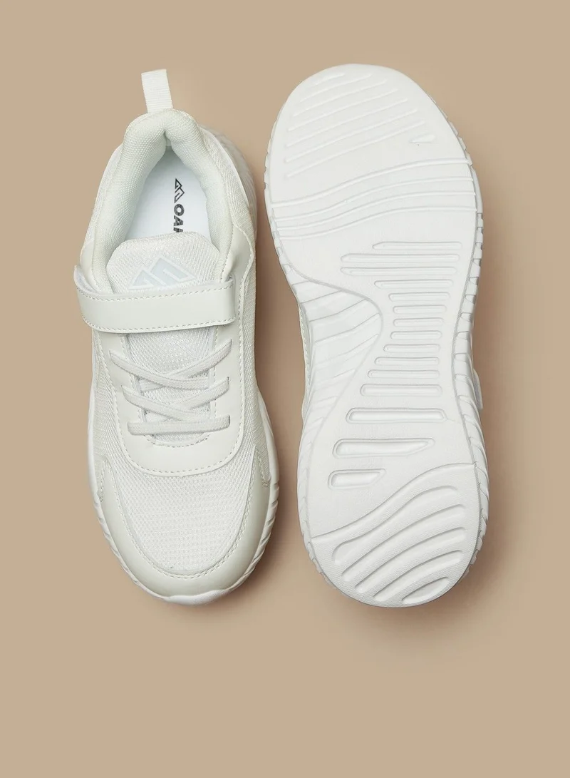 OAKLAN Textured Low Ankle Sneakers with Hook and Loop Closure
