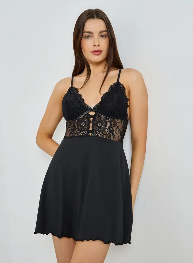 ستايلي قميص نوم دانتيل بحافة صدفية وتفاصيل أنشوطة