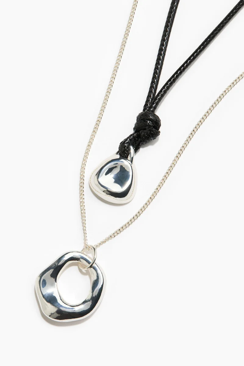 H&M Two-strand pendant necklace