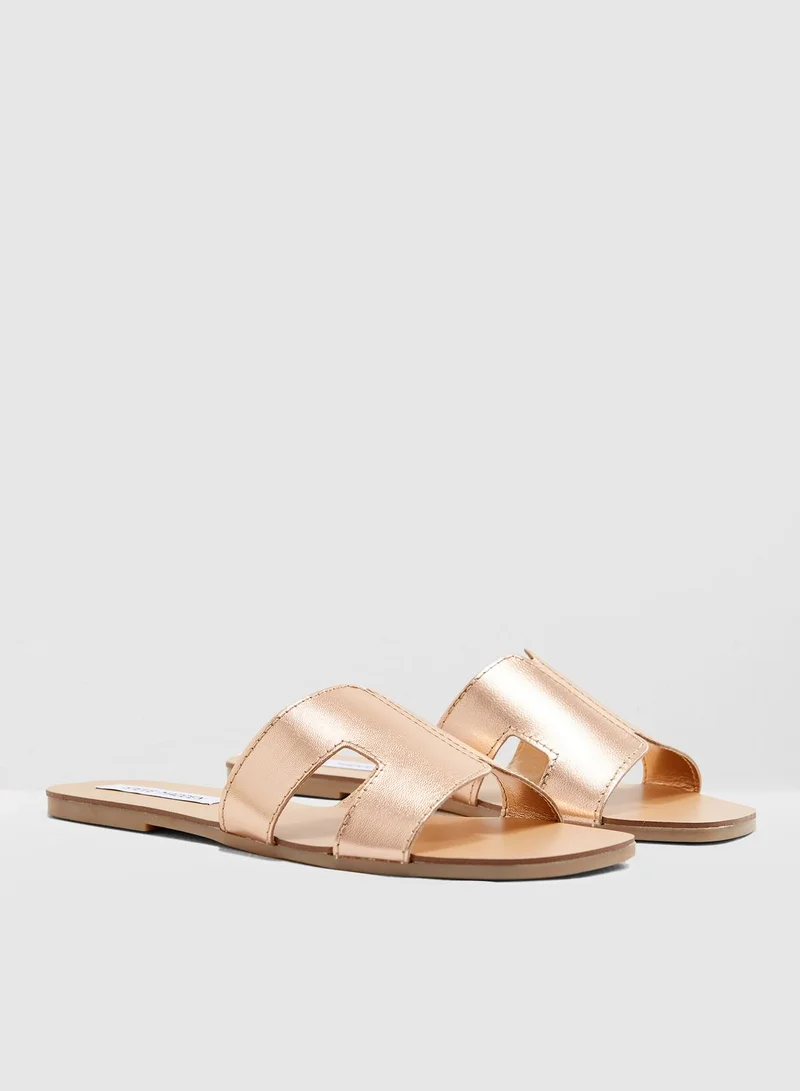 STEVE MADDEN Sayler Flat Sandal for Women Best Price Kuwait