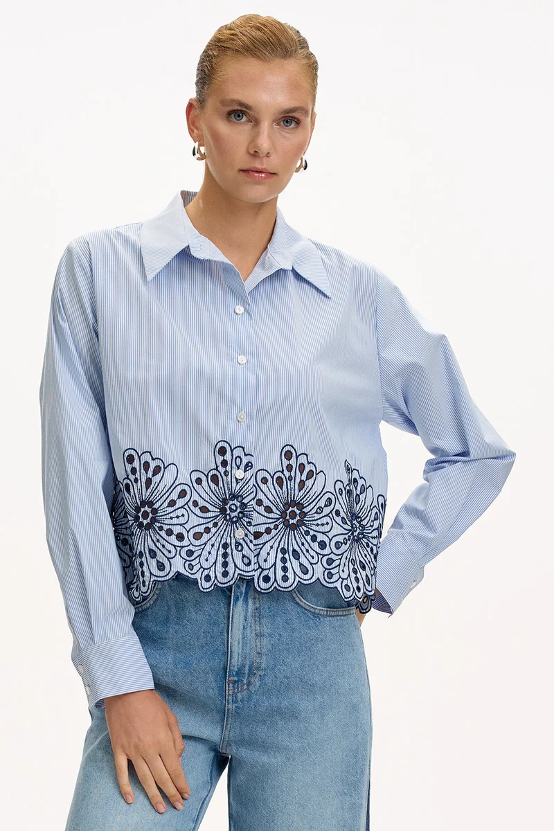 Exquise Shirt Collar Cuff Embroidered Regular Crop Blue and White Shirt