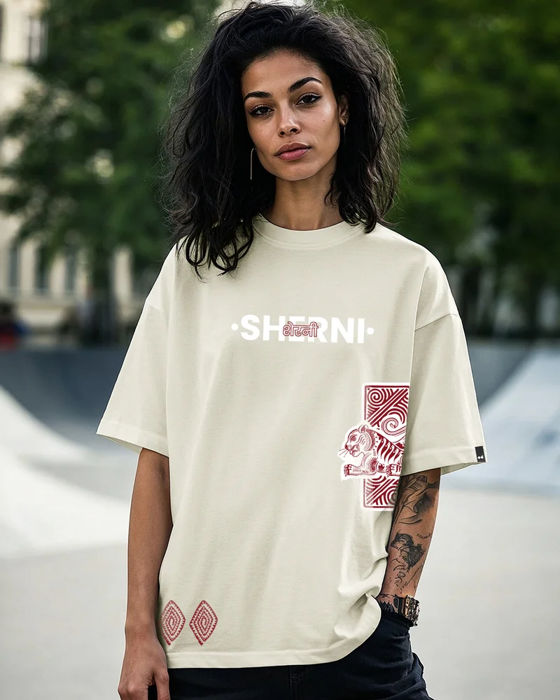 بيواكوف تيشيرت نسائي أوف وايت مطبوع برسومات تيتزارار كبير الحجم