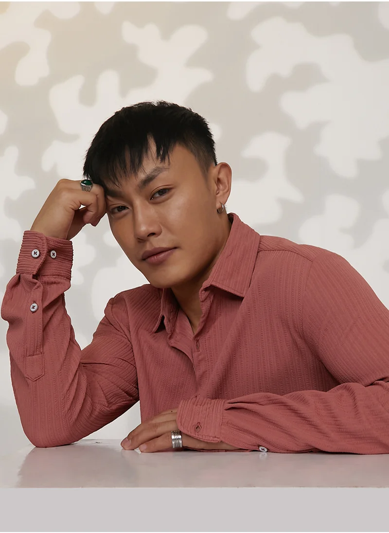 كامبوس سوترا Campus Sutra Men's Coral Pink Stripe-Creased Shirt For Casual Wear | Spread Collar | Long Sleeve | Button Closure | Shirt Crafted With Comfort Fit For Everyday Wear