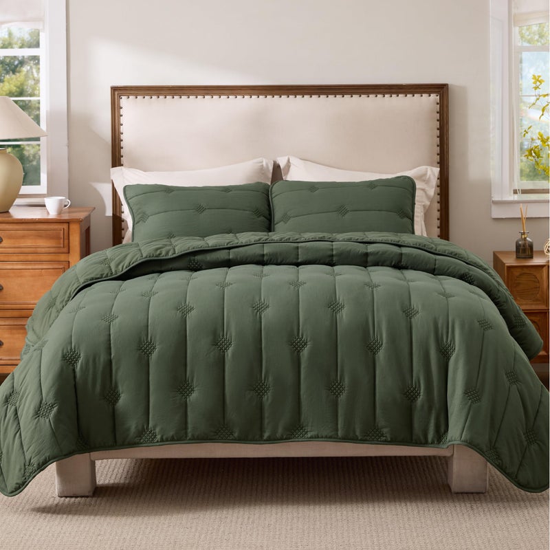 Bedsure Queen Size Quilt Sets â€“ Ultra Soft Lightweight Green Bedspread Coverlet with 2 Pillow Shams, Breathable & Cozy Quilted Bedding, All Season Bedroom Decor, 3 Piece (90x96 Inches) - Image 1