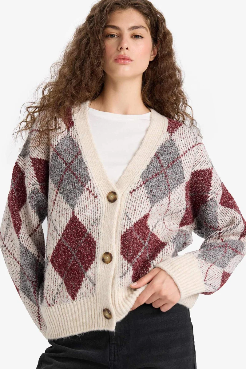 ديفاكتو Oversize Fit V Neck Diamond Pattern Knit Cardigan