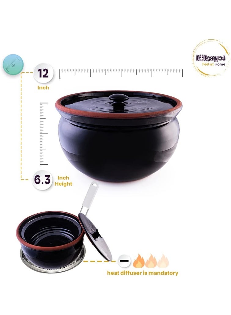 لوكسيول قدر طهي طيني من لوكس يول – صناعة يدوية تركية من طين طبيعي 100٪ – صديق للبيئة وآمن للفرن والميكروويف وغسالة الصحون – متوفر بألوان طبيعي، أزرق، بني، أسود، أخضر، تركواز – بأربعة مقاسات: طول 9 سم بقطر 20، طول 12 بقطر 24، طول 14 بقطر 27، طول 16 بقطر 31 سم – مثالي للطهي الصحي والمتوازن: حساء، يخنة، طاجن، أطباق جانبية ومقبلات – يحافظ على نكهة وحرارة الطعام – مقاوم للتشقق والصدمات – خالٍ من المواد الكيميائية و BPA – مادة طينية صحية، تدعم نمط الحياة المستدام – تصميم أنيق يناسب المطابخ العصرية أو التقليدية – هدية فاخرة لحفلات الزفاف أو دبيج المنزل أو لمحبي الطهي – ماركة لوكس يول مصنوعة بحرفية عالية وطابع تراثي تركي – قدر يتمتع بمتانة تدوم وجمال ألوان طبيعية - Image 1