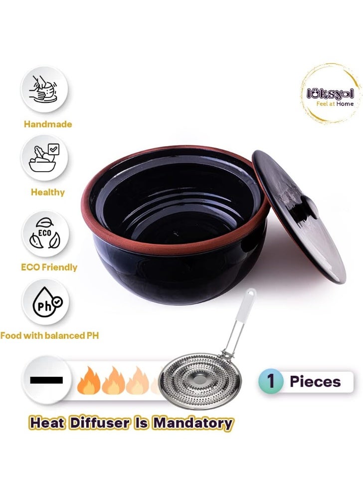 لوكسيول قدر طهي طيني من لوكس يول – صناعة يدوية تركية من طين طبيعي 100٪ – صديق للبيئة وآمن للفرن والميكروويف وغسالة الصحون – متوفر بألوان طبيعي، أزرق، بني، أسود، أخضر، تركواز – بأربعة مقاسات: طول 9 سم بقطر 20، طول 12 بقطر 24، طول 14 بقطر 27، طول 16 بقطر 31 سم – مثالي للطهي الصحي والمتوازن: حساء، يخنة، طاجن، أطباق جانبية ومقبلات – يحافظ على نكهة وحرارة الطعام – مقاوم للتشقق والصدمات – خالٍ من المواد الكيميائية و BPA – مادة طينية صحية، تدعم نمط الحياة المستدام – تصميم أنيق يناسب المطابخ العصرية أو التقليدية – هدية فاخرة لحفلات الزفاف أو دبيج المنزل أو لمحبي الطهي – ماركة لوكس يول مصنوعة بحرفية عالية وطابع تراثي تركي – قدر يتمتع بمتانة تدوم وجمال ألوان طبيعية - Image 2
