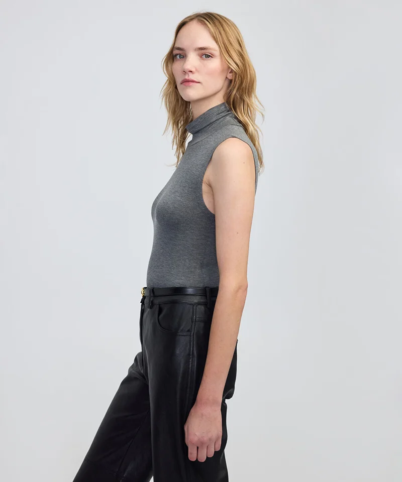 ابيكول High-Neck Basic T-Shirt