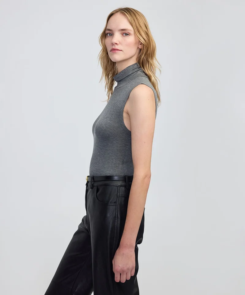 ابيكول High-Neck Basic T-Shirt