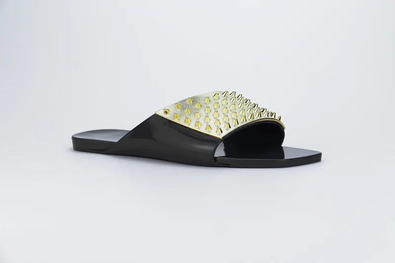 Voices Avolto Punk 2K Women'S Low Sandal With Metallic Stud Design - Black/Gold