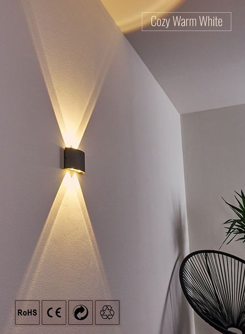 مصباح جداري خارجي LED بقوة 2 واط (4 × 2 واط)، مقاوم للماء بمعيار IP65، مصباح جداري عصري أسود بإضاءة بيضاء دافئة، 12 × 9.5 سم، مناسب للحديقة والشرفة وغرفة النوم وغرفة المعيشة