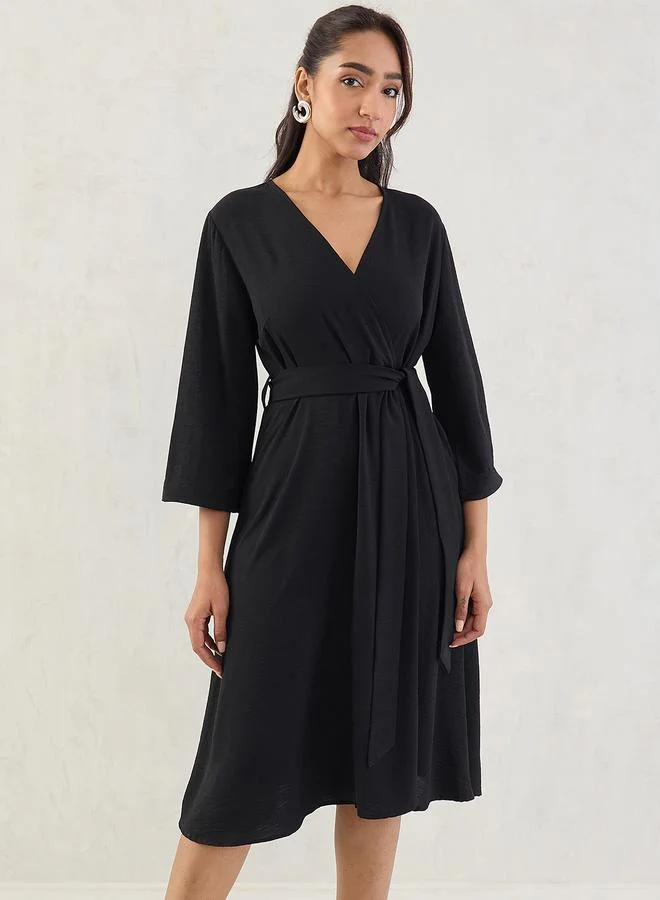 فيميلا فستان ميدي بنمط لف مع حزام