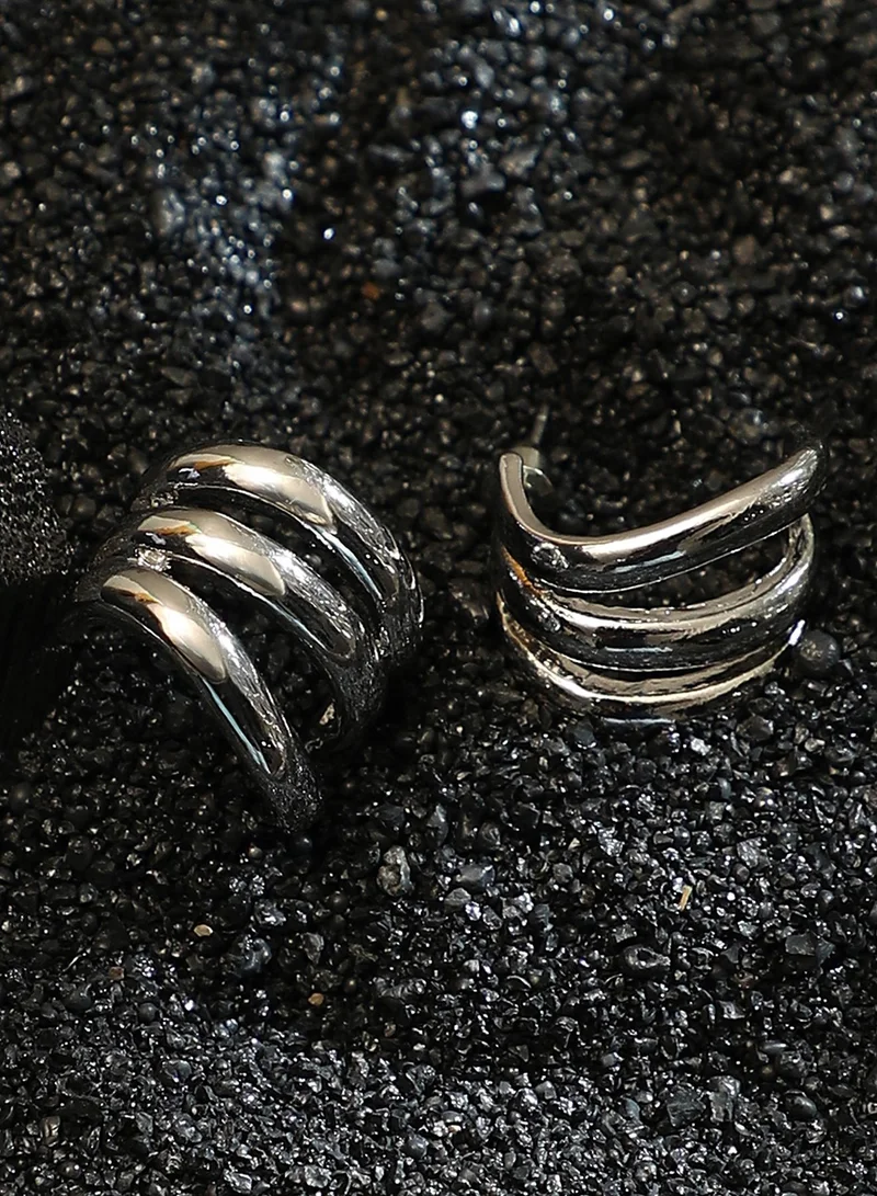 سوهي أقراط دائرية نسائية بثلاث خطوط بلون كروم من خليط معدني بإغلاق ضاغط