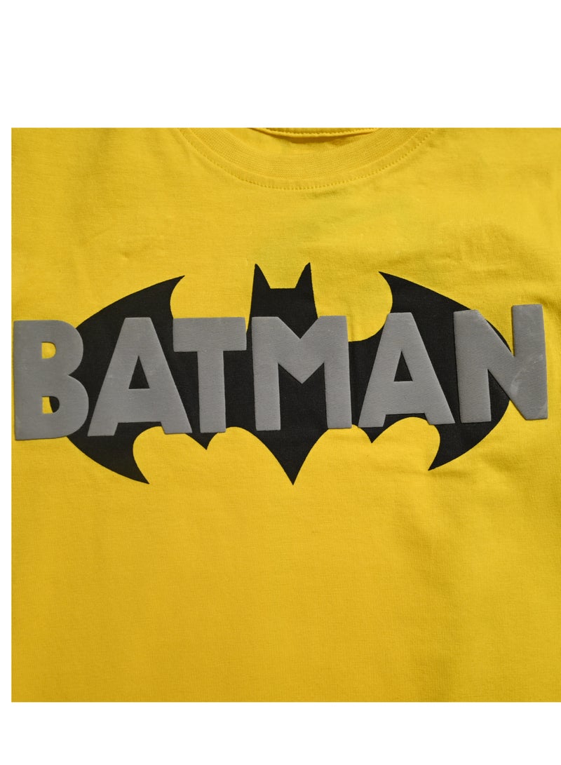 باتمان طقم بيجامة وتيشيرت بطبعة جرافيك باتمان، أصفر وأسود، 2 قطعة - Image 4