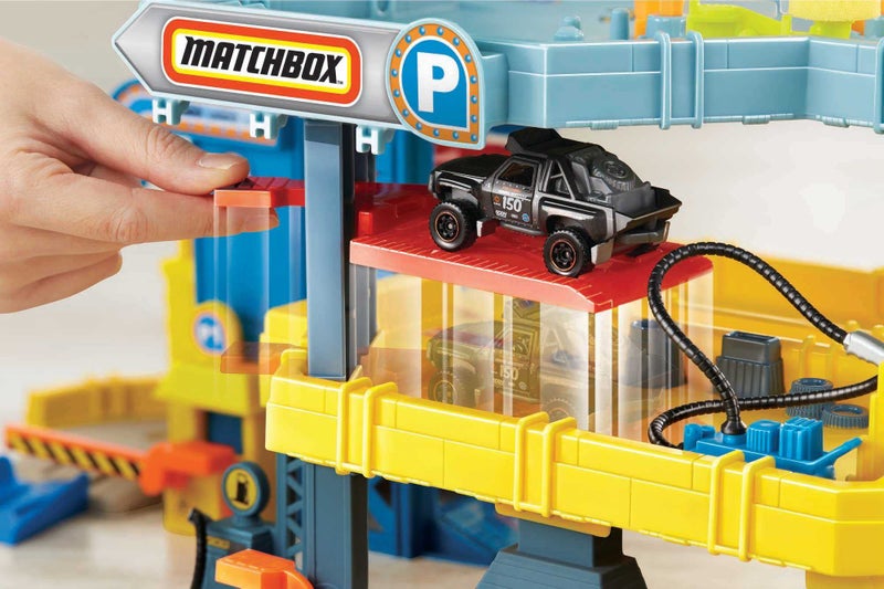 Matchbox Toy Cars Playset, 4-Level Garage & 1:64 Scale Tow Truck, Kid-Powered Elevator, Car Repair Station & Spiral Ramp - Image 4