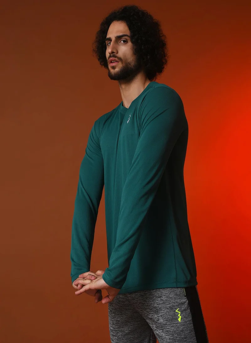 Campus Sutra Men's Solid Forest Green Activewear T-Shirt For Casual Wear | Dri-Fit Long Sleeve Activewear T-Shirt Crafted With Comfort Fit And High-Performance For Everyday Wear