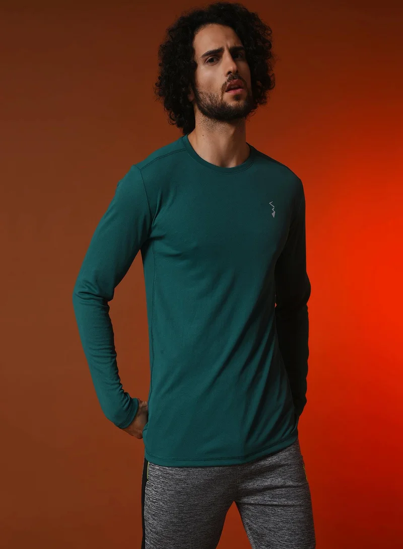 Campus Sutra Men's Solid Forest Green Activewear T-Shirt For Casual Wear | Dri-Fit Long Sleeve Activewear T-Shirt Crafted With Comfort Fit And High-Performance For Everyday Wear