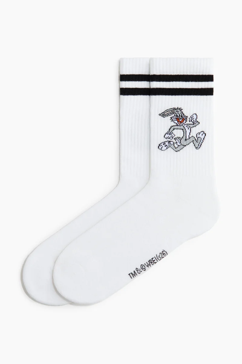 Motif-detail socks