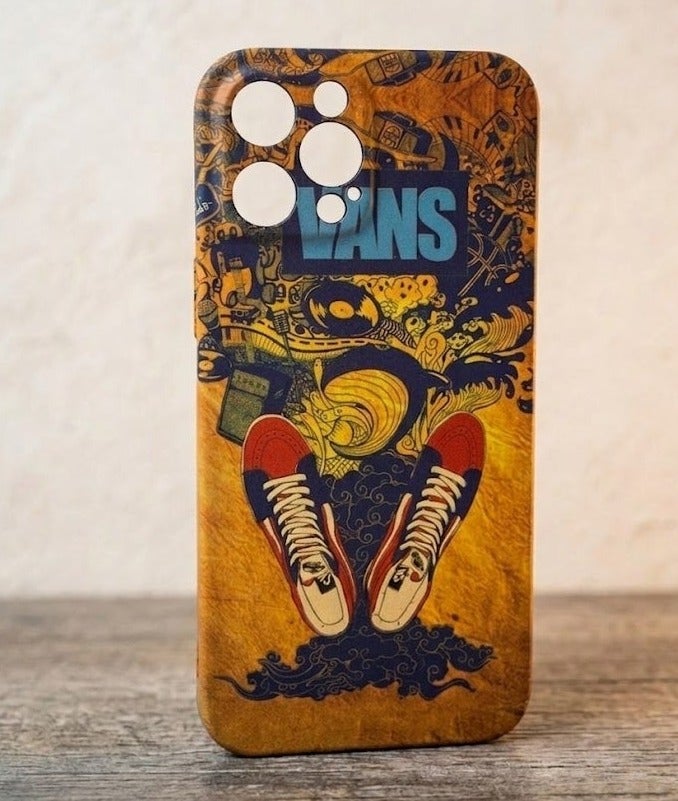 فانز جراب هاتف بتصميم فن الشارع مستوحى من أحذية Vans لهاتف  Iphone 12 Pro - غطاء بتصميم أحذية رياضية رائعة - Image 1