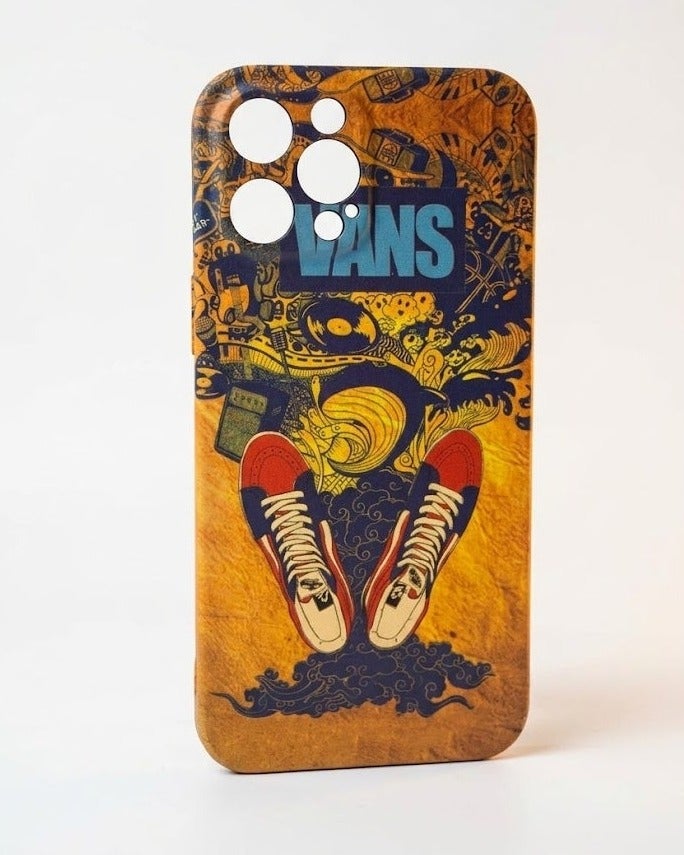 فانز جراب هاتف بتصميم فن الشارع مستوحى من أحذية Vans لهاتف  Iphone 12 Pro - غطاء بتصميم أحذية رياضية رائعة - Image 4