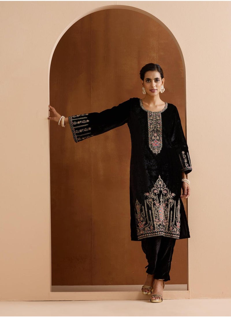 ISHIN Women's Black Velvet Embroidered Tunic Full Length Casual Straight Fit Kurta Set  - Image 1