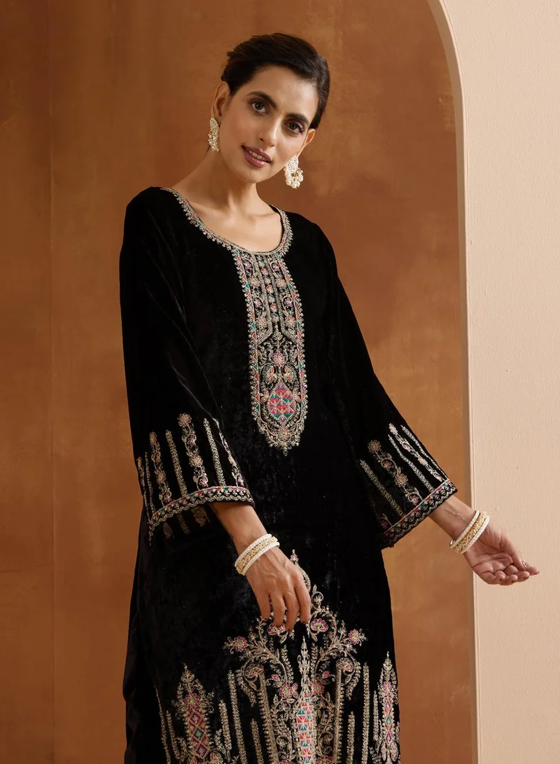 ISHIN Women's Black Velvet Embroidered Tunic Full Length Casual Straight Fit Kurta Set