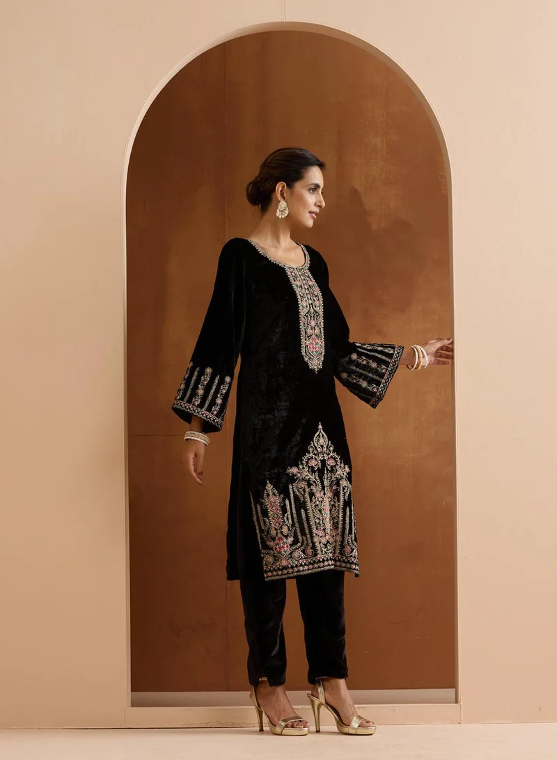 ISHIN Women's Black Velvet Embroidered Tunic Full Length Casual Straight Fit Kurta Set