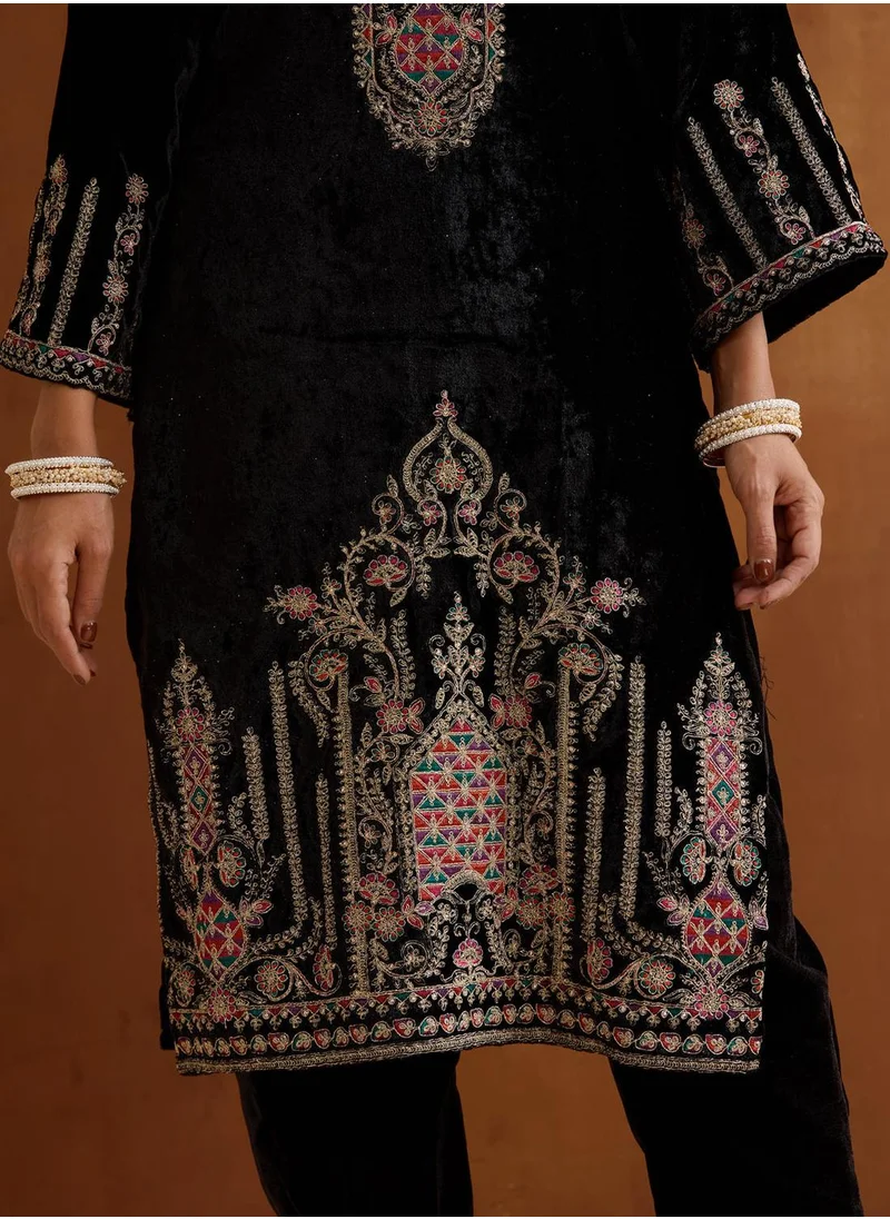 ISHIN Women's Black Velvet Embroidered Tunic Full Length Casual Straight Fit Kurta Set