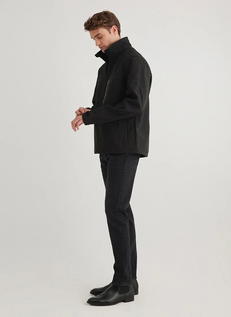 مافي جاكيت أسود