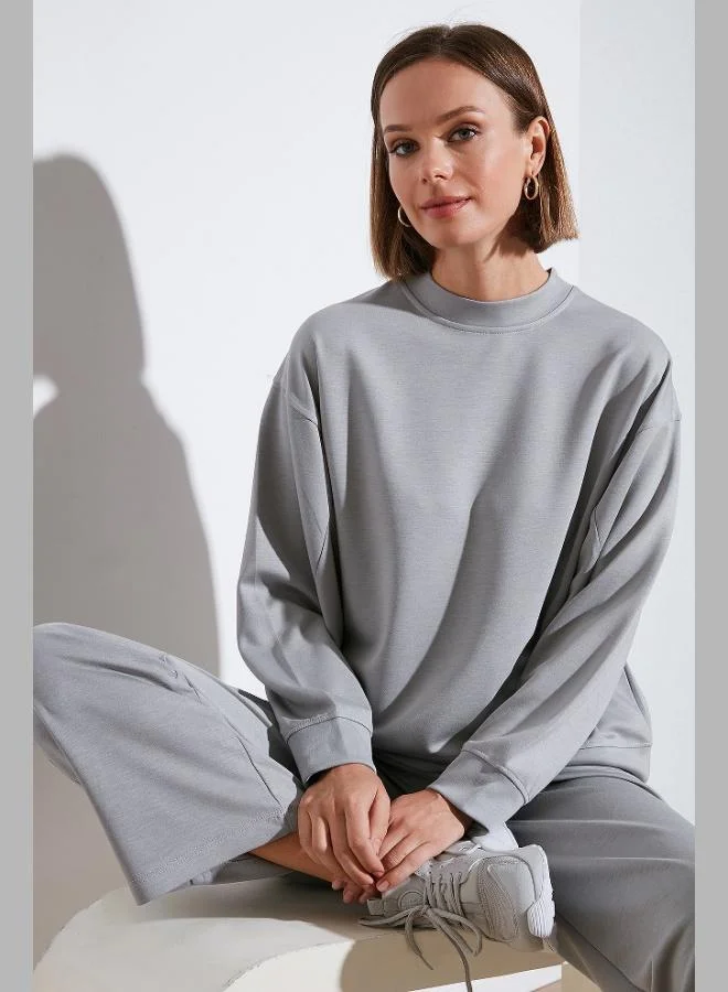 ليلا ليلا سويت شيرت نسائي بقصة واسعة وياقة دائرية من قماش السكوبا