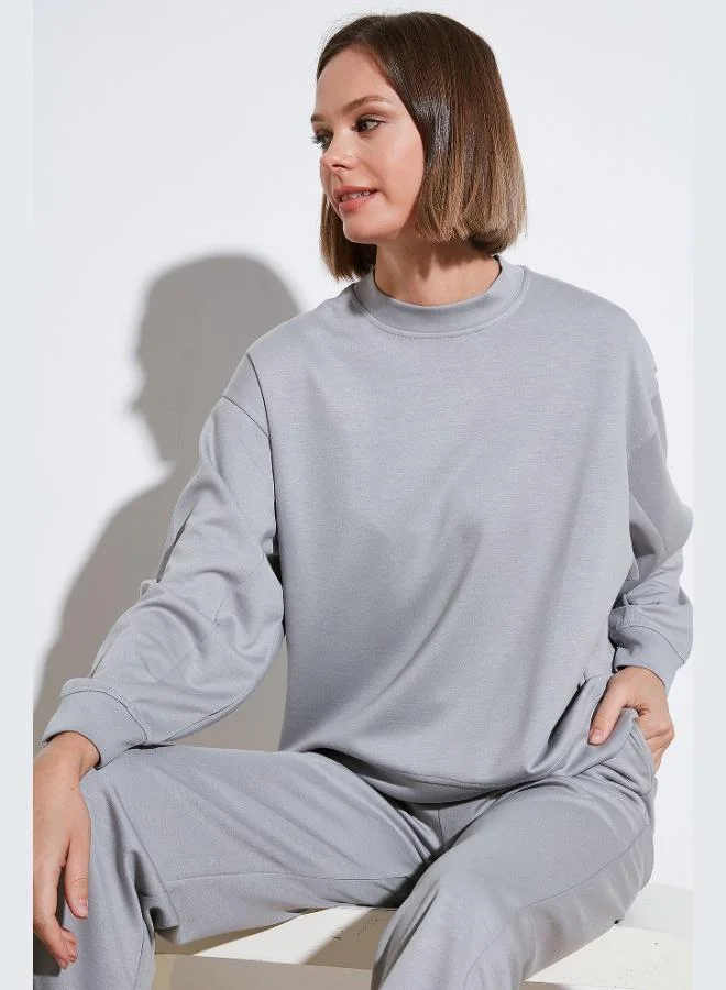 ليلا ليلا سويت شيرت نسائي بقصة واسعة وياقة دائرية من قماش السكوبا