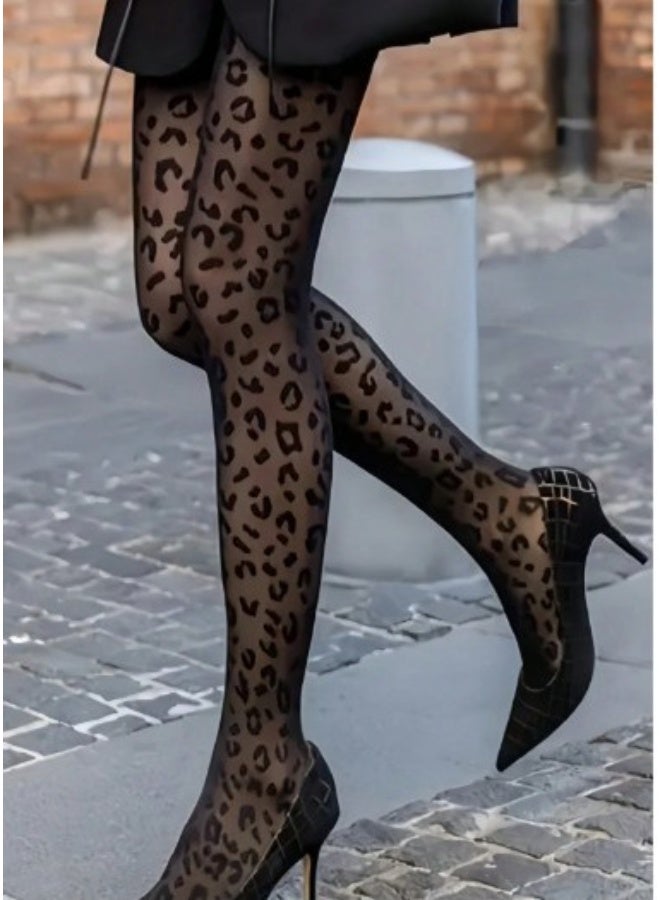 زوج من الجوارب النسائية بنقشة ليوبارد غوثيك عتيقة – أنيقة وجريئة - Image 1