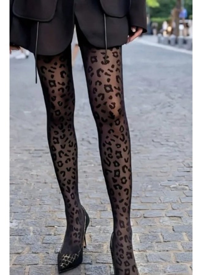 زوج من الجوارب النسائية بنقشة ليوبارد غوثيك عتيقة – أنيقة وجريئة - Image 2