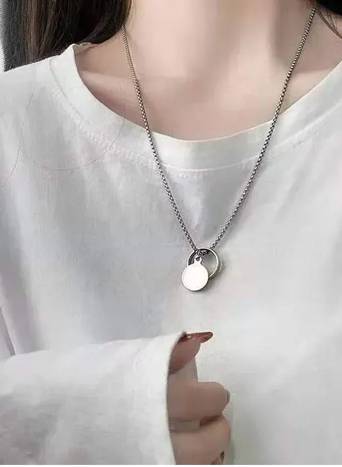 Unique and distinctive women necklace with circular ring design elegant silver colored pendant
