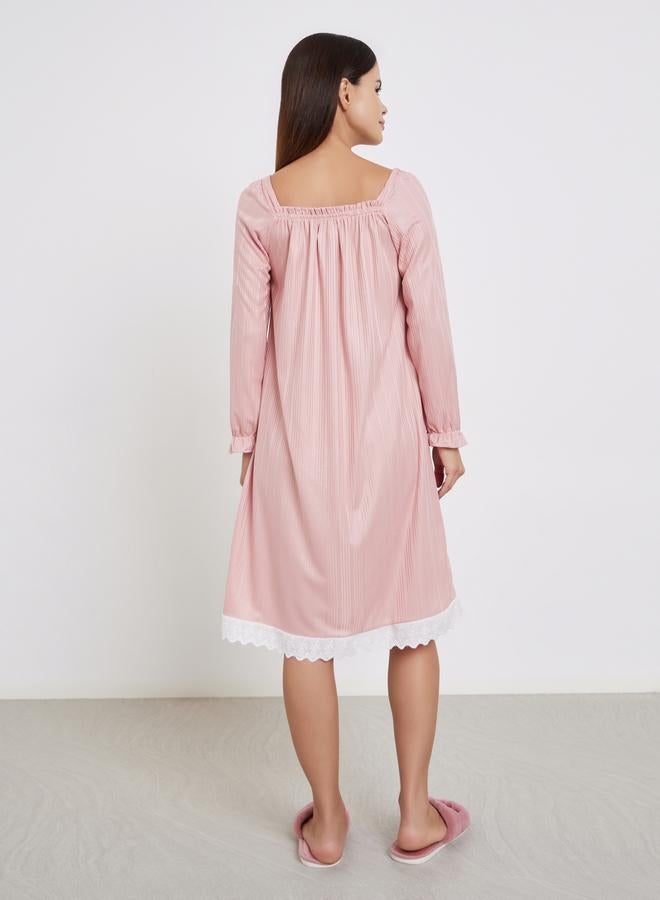 تايك تو قميص نوم بأكمام طويلة وتفاصيل دانتيل - Image 4