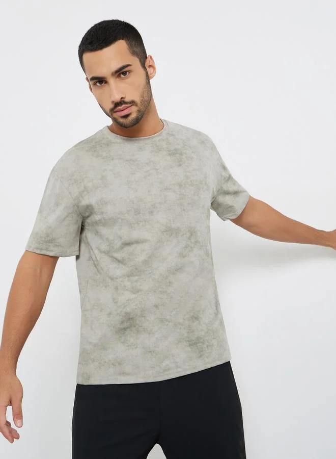 ستايلي اكتيف تيشيرت تدريب رجالي رمادي مطبوع بقصة مريحة
