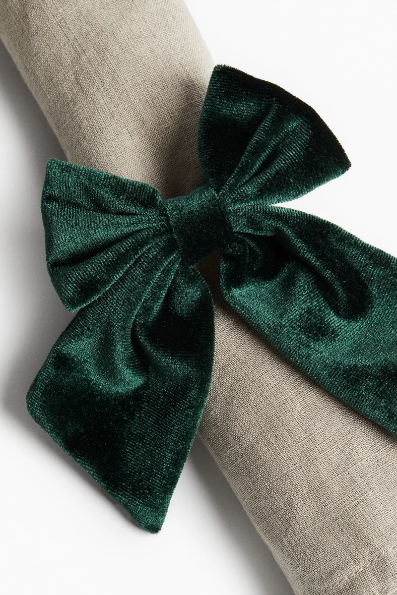 H&M 4-pack velvet napkin rings