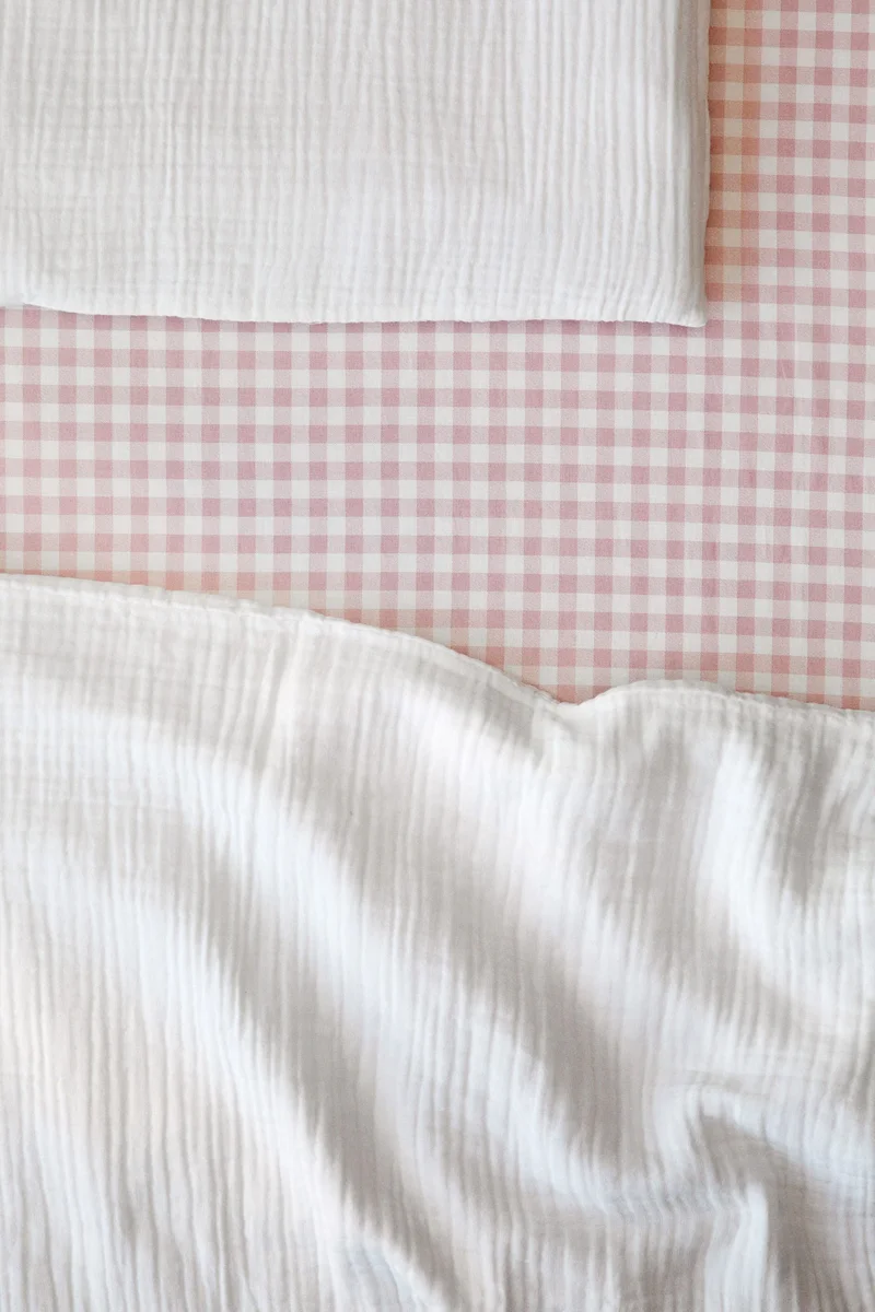 H&M Gingham-checked cot fitted sheet