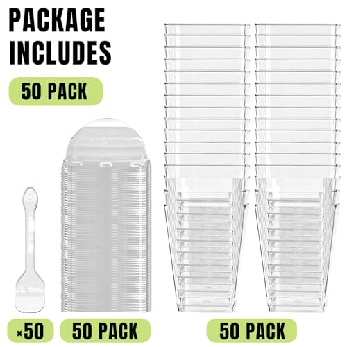 YunKo أكواب حلوى بلاستيكية مربعة شفافة 50 حبة سعة 5 أونص مع أغطية وملاعق من يونوكو، أكواب بارفيه صغيرة لزبادي، جيلو، موس، ووجبات خفيفة، أكواب للحلويات مع غطاء - Image 2