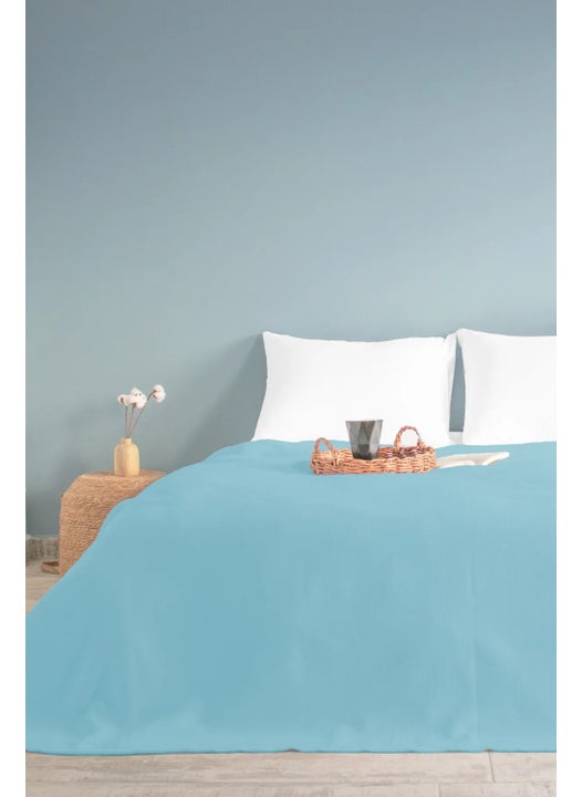 Double Checkered Patterned Blanket. Checkered Patterned Hotel Blanket