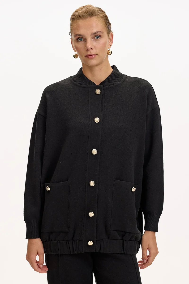 EXQUISE Oversize Black Knit Cardigan with Crew Neck, Pockets and Gold Buttons