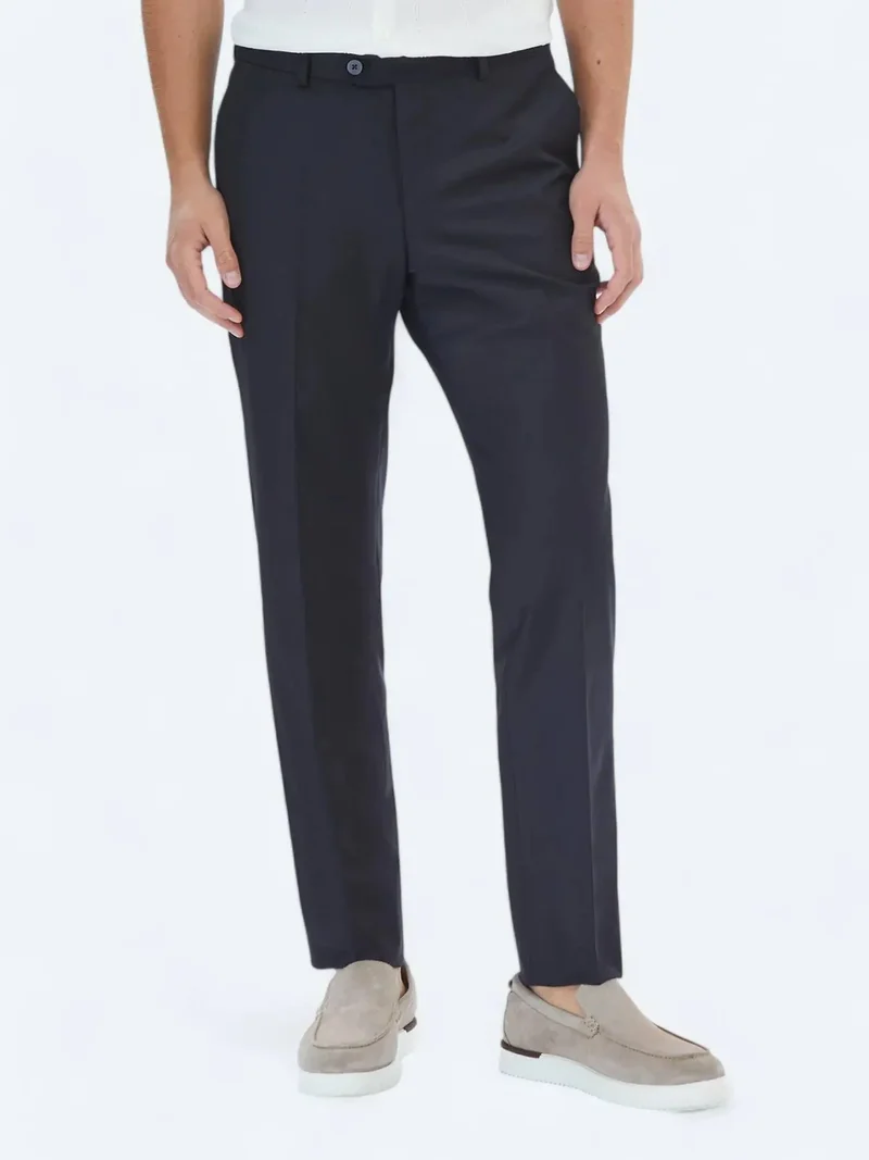 كيب بنطال أسود منسوج بقصة ضيقة من مزيج الصوف الكلاسيكي